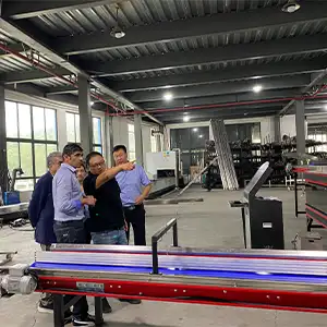 Productores de dátiles pakistaníes visitan para inspeccionar equipos de clasificación de dátiles